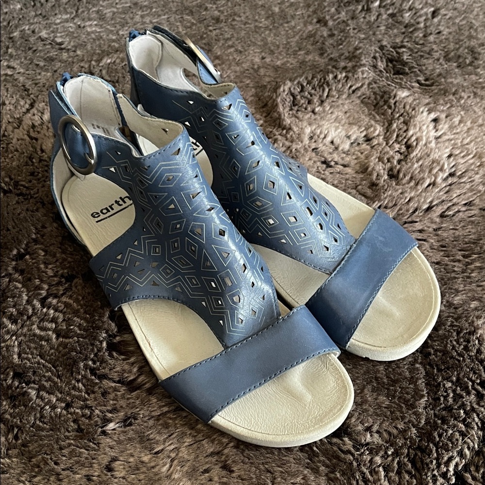 Earth Women's Geometric Blue Sandals size 9